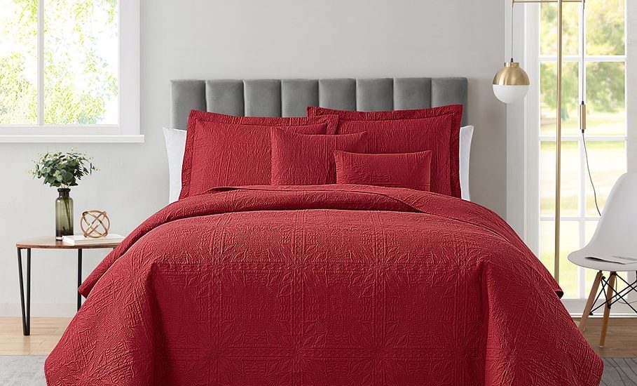 red coverlet